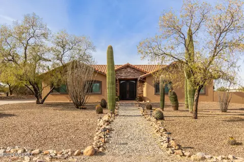 6641 N Broom Tail Dr, Tucson, AZ 85743