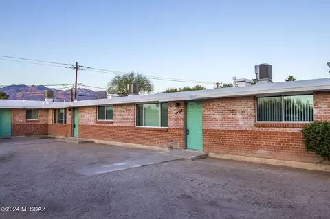 3510 E Blacklidge Dr, Tucson, AZ 85716