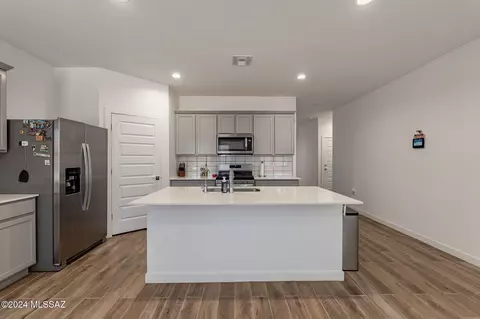 Kitchen - 12704 E Russo Dr, Vail, AZ 85641 photo 1 of 6