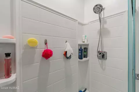Bath - 12704 E Russo Dr, Vail, AZ 85641 photo 2 of 5