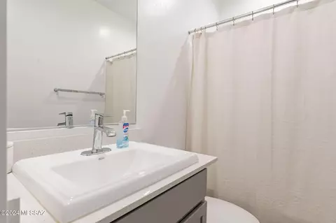 Bath - 12704 E Russo Dr, Vail, AZ 85641 photo 4 of 5