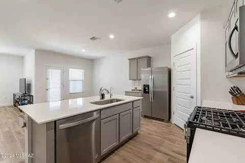 Kitchen - 12704 E Russo Dr, Vail, AZ 85641 photo 6 of 6