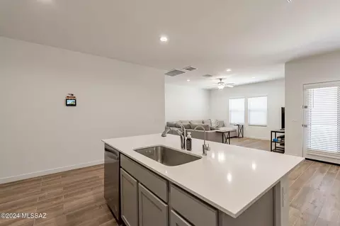 Kitchen - 12704 E Russo Dr, Vail, AZ 85641 photo 5 of 6