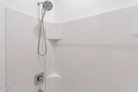 Bath - 12704 E Russo Dr, Vail, AZ 85641 photo 5 of 5