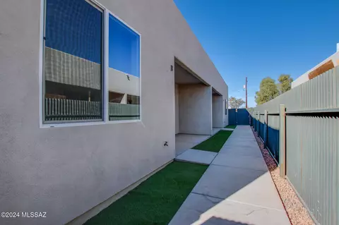302 E Yavapai Rd, Tucson, AZ 85705