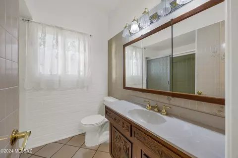 Bath - 838 W Hawaii Dr, Tucson, AZ 85706 photo 2 of 2