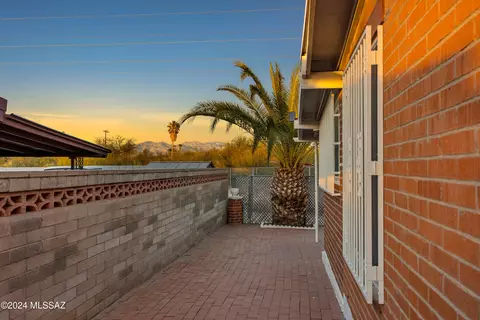 Exterior - 838 W Hawaii Dr, Tucson, AZ 85706 photo 9 of 9