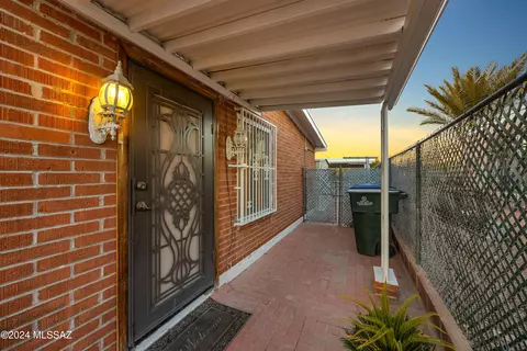 Exterior - 838 W Hawaii Dr, Tucson, AZ 85706 photo 4 of 9
