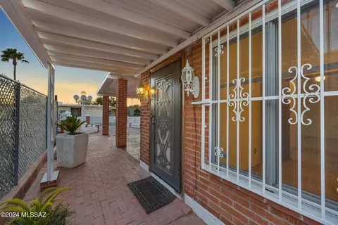 Exterior - 838 W Hawaii Dr, Tucson, AZ 85706 photo 5 of 9