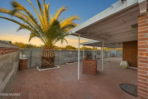 Exterior - 838 W Hawaii Dr, Tucson, AZ 85706 photo 6 of 9