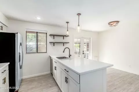 Kitchen - 10032 Eric Allan Pl, Tucson, AZ 85748 photo 4 of 5