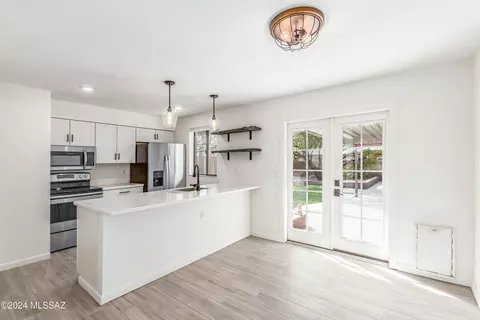 Kitchen - 10032 Eric Allan Pl, Tucson, AZ 85748 photo 1 of 5