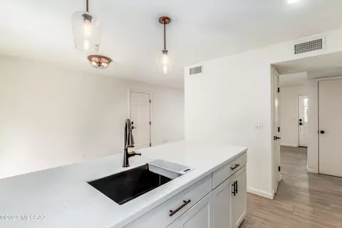 Kitchen - 10032 Eric Allan Pl, Tucson, AZ 85748 photo 5 of 5