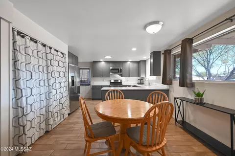 Dining - 6089 E Beverly St, Tucson, AZ 85711 photo 2 of 2