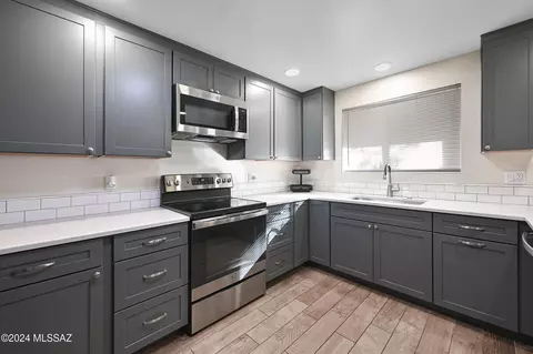 Kitchen - 6089 E Beverly St, Tucson, AZ 85711 photo 1 of 3