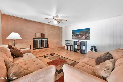 Living - 6089 E Beverly St, Tucson, AZ 85711 photo 1 of 2