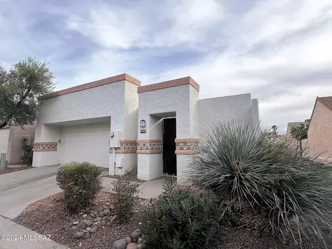 9748 1st St, Tucson, AZ 85748