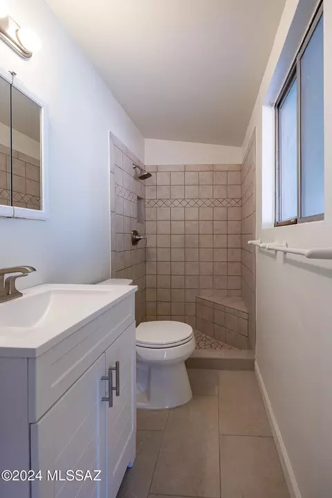 Bath - 6123 E Hampton St, Tucson, AZ 85712 photo 2 of 3