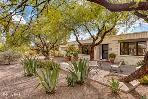 150 S Palomar Dr, Tucson, AZ 85711
