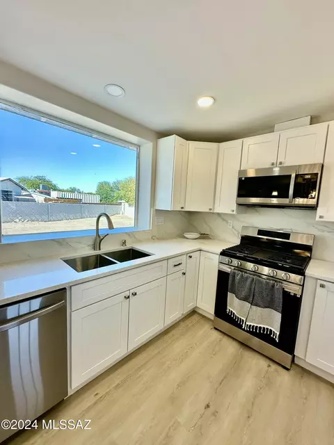Kitchen - 7401 E Stella Rd, Tucson, AZ 85730 photo 8 of 11