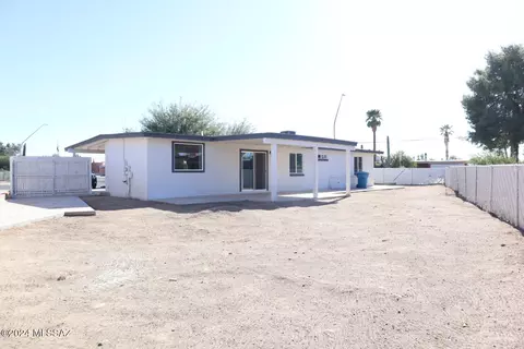 Exterior - 7401 E Stella Rd, Tucson, AZ 85730 photo 2 of 4