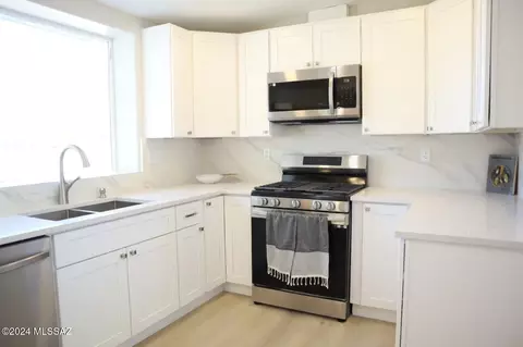 Kitchen - 7401 E Stella Rd, Tucson, AZ 85730 photo 5 of 11