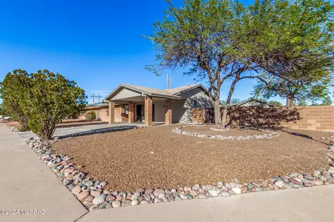 5241 S Livingstone Dr, Tucson, AZ 85746