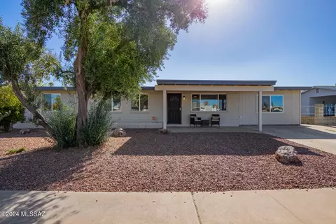 2973 W Shumaker Dr, Tucson, AZ 85741