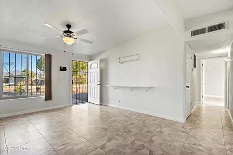 5734 E 33rd St, Tucson, AZ 85711 photo 3