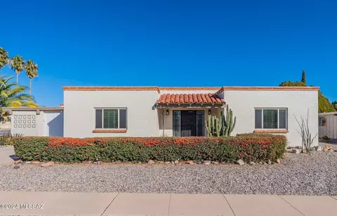 71 E Los Mangos, Green Valley, AZ 85614