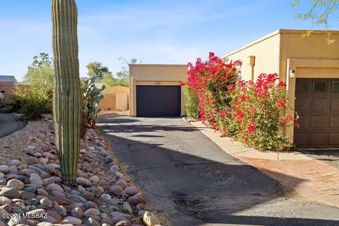4533 W Pyracantha Dr, Tucson, AZ 85741