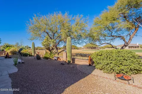 1911 E Canyon Wren Way, Green Valley, AZ 85614
