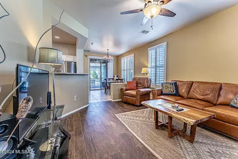 605 N Rugged Canyon Dr, Green Valley, AZ 85614