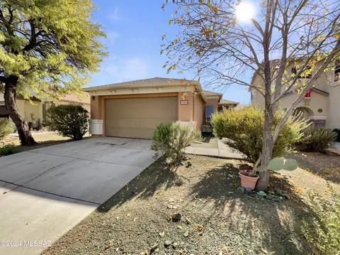 8401 W Redshank Dr, Tucson, AZ 85757