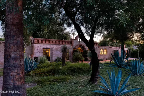 20 E Calle De Felicidad, Tucson, AZ 85716