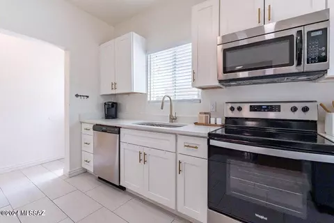 Kitchen - 2109 E Grant Rd, Tucson, AZ 85719 photo 3 of 3