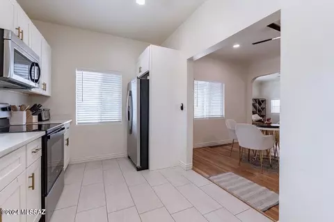 Kitchen - 2109 E Grant Rd, Tucson, AZ 85719 photo 2 of 3