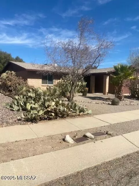 7751 E Lurlene Dr, Tucson, AZ 85730