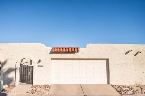365 E Via Terrenal, Green Valley, AZ 85614