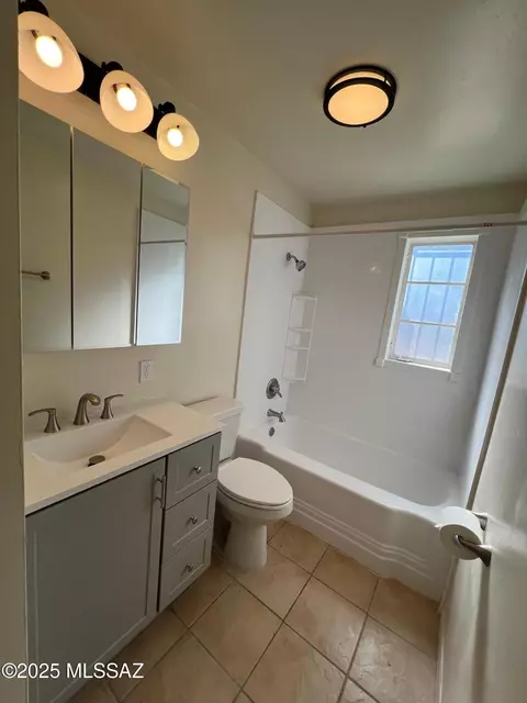 Bath - 3142 E 29th St, Tucson, AZ 85713 photo 3 of 4