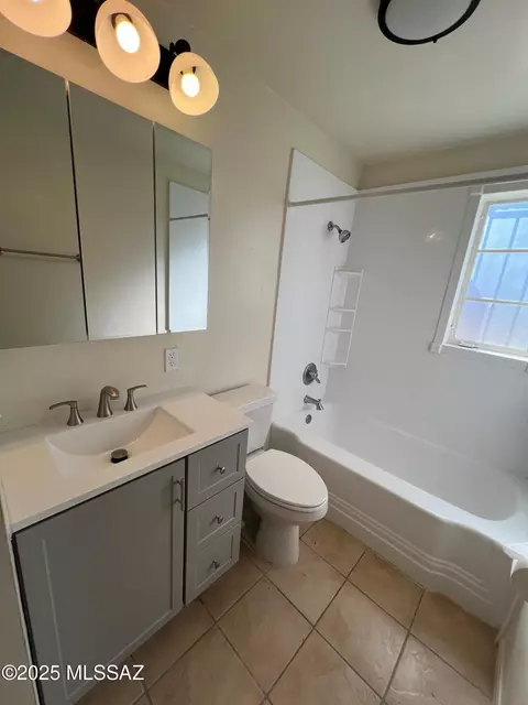 Bath - 3142 E 29th St, Tucson, AZ 85713 photo 4 of 4
