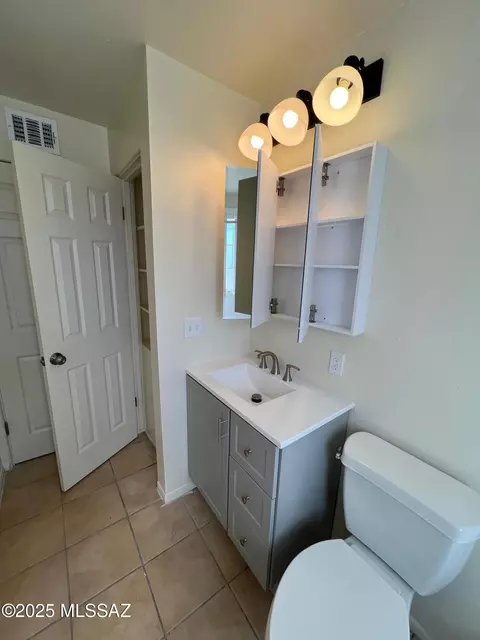 Bath - 3142 E 29th St, Tucson, AZ 85713 photo 2 of 4