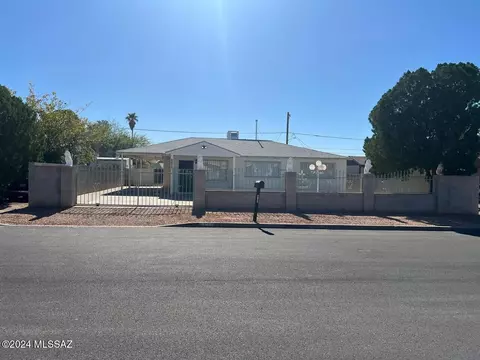 Exterior - 3142 E 29th St, Tucson, AZ 85713 photo 5 of 9