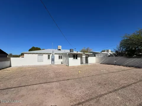 Exterior - 3142 E 29th St, Tucson, AZ 85713 photo 6 of 9