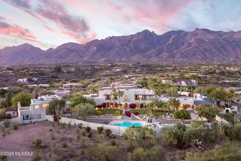 5201 N Hacienda Del Sol Rd, Tucson, AZ 85718