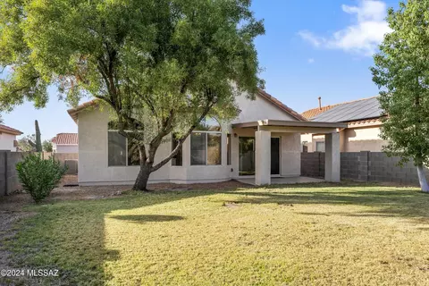 8110 N Panamint Dr, Tucson, AZ 85743