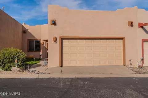 1225 N Chilson Ct, Green Valley, AZ 85614