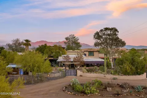 7400 N Artesiano Rd, Tucson, AZ 85743