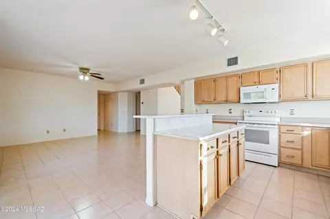 Kitchen - 517 E Covered Wagon Dr, Tucson, AZ 85704 photo 2 of 5