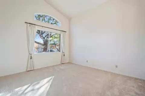 Living - 517 E Covered Wagon Dr, Tucson, AZ 85704 photo 2 of 5